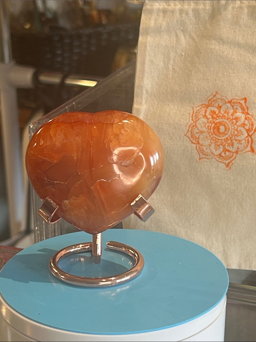 Carnilian Agate Heart 2.5”x 3” with Rose Gold Stand & Mandala Dusty + Energy NWT - Picture 3 of 8